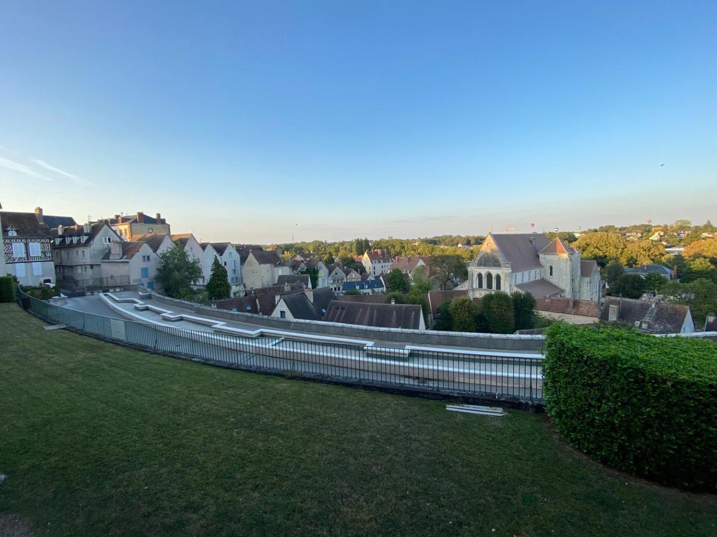 Le Jardinet De La Cathedrale Apartment Chartres Luaran gambar